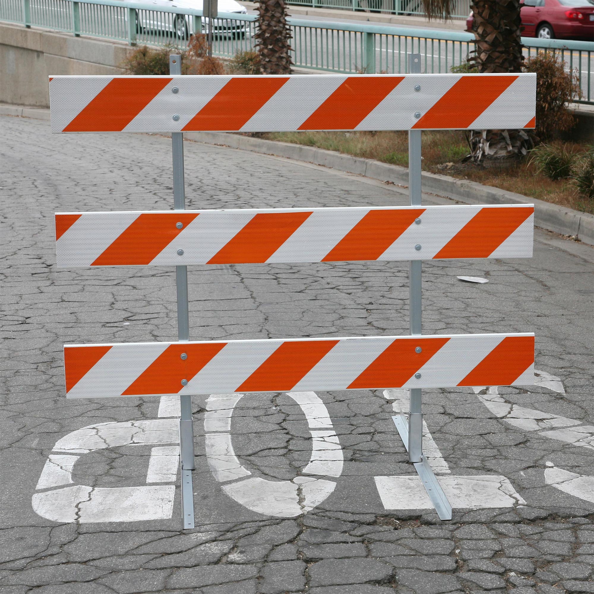 TD2600 Type III Works Barricade – Plastic/Angle Steel